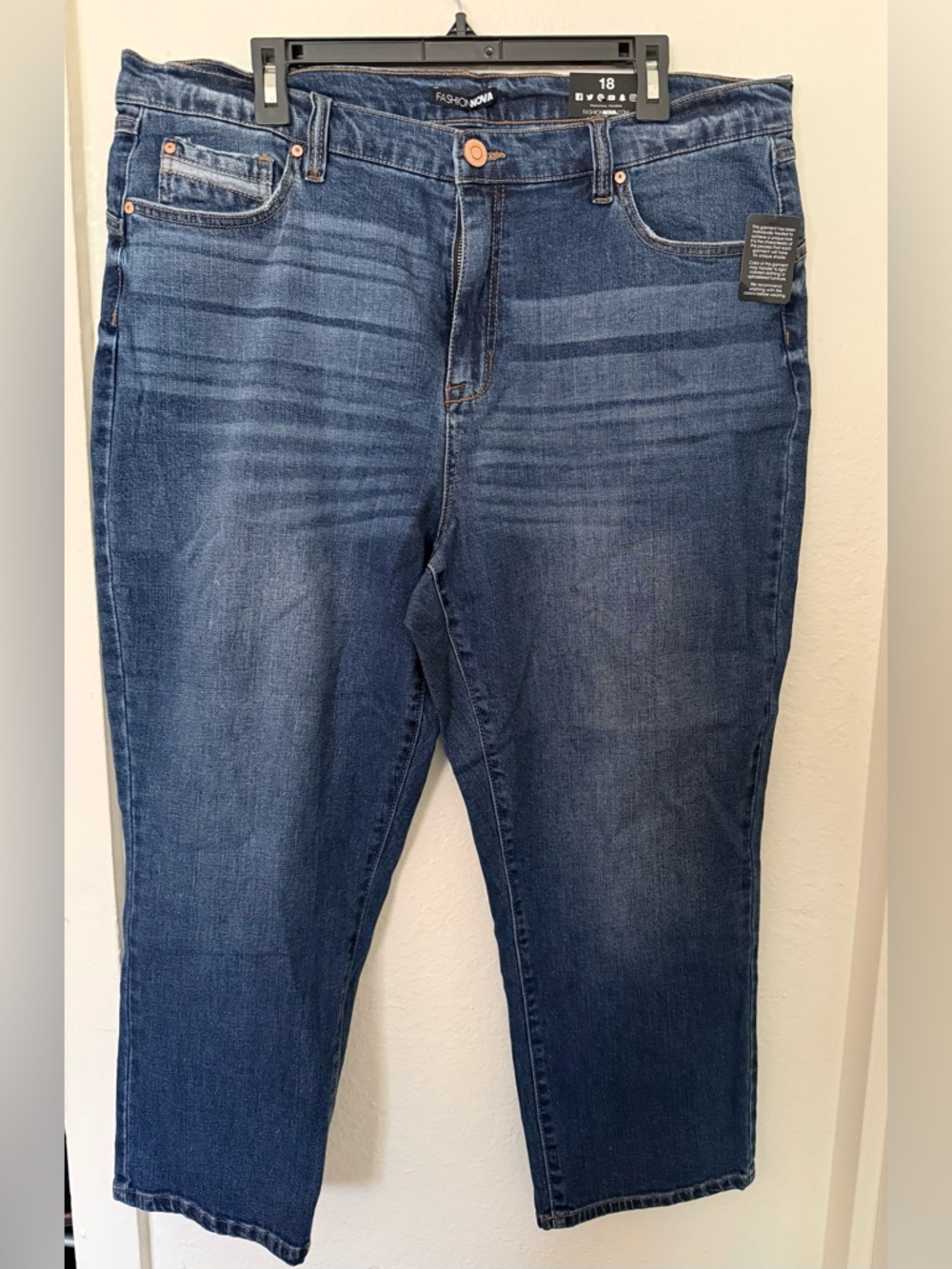 Fashion Nova Women’s Crop Jeans Size 18 Color Blue Dark Denim NWT